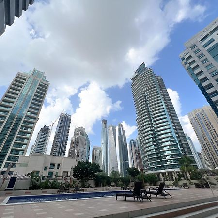Spacious 2 Bed Apt At Marina High Floor Dubai Bagian luar foto