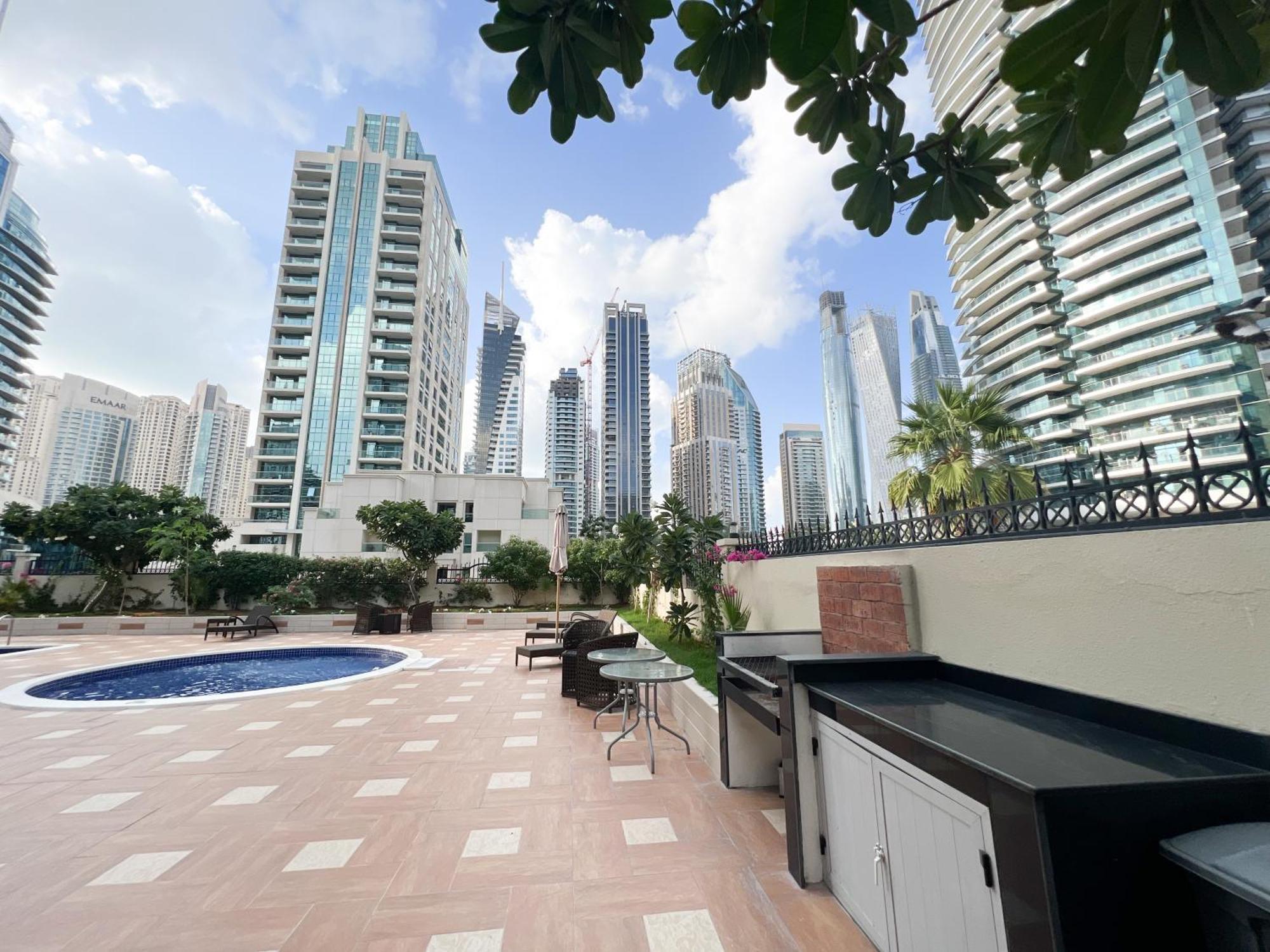 Spacious 2 Bed Apt At Marina High Floor Dubai Bagian luar foto