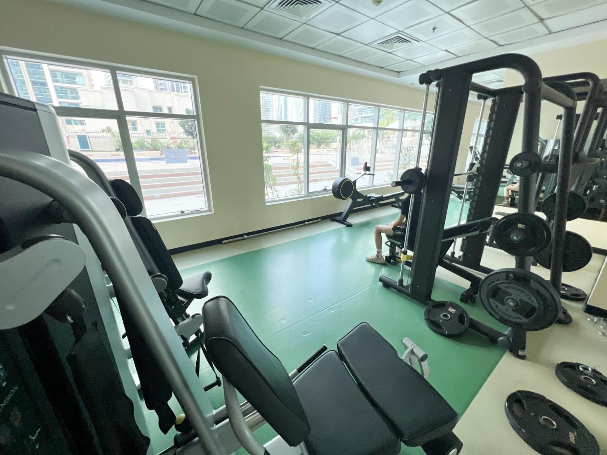 Spacious 2 Bed Apt At Marina High Floor Dubai Bagian luar foto