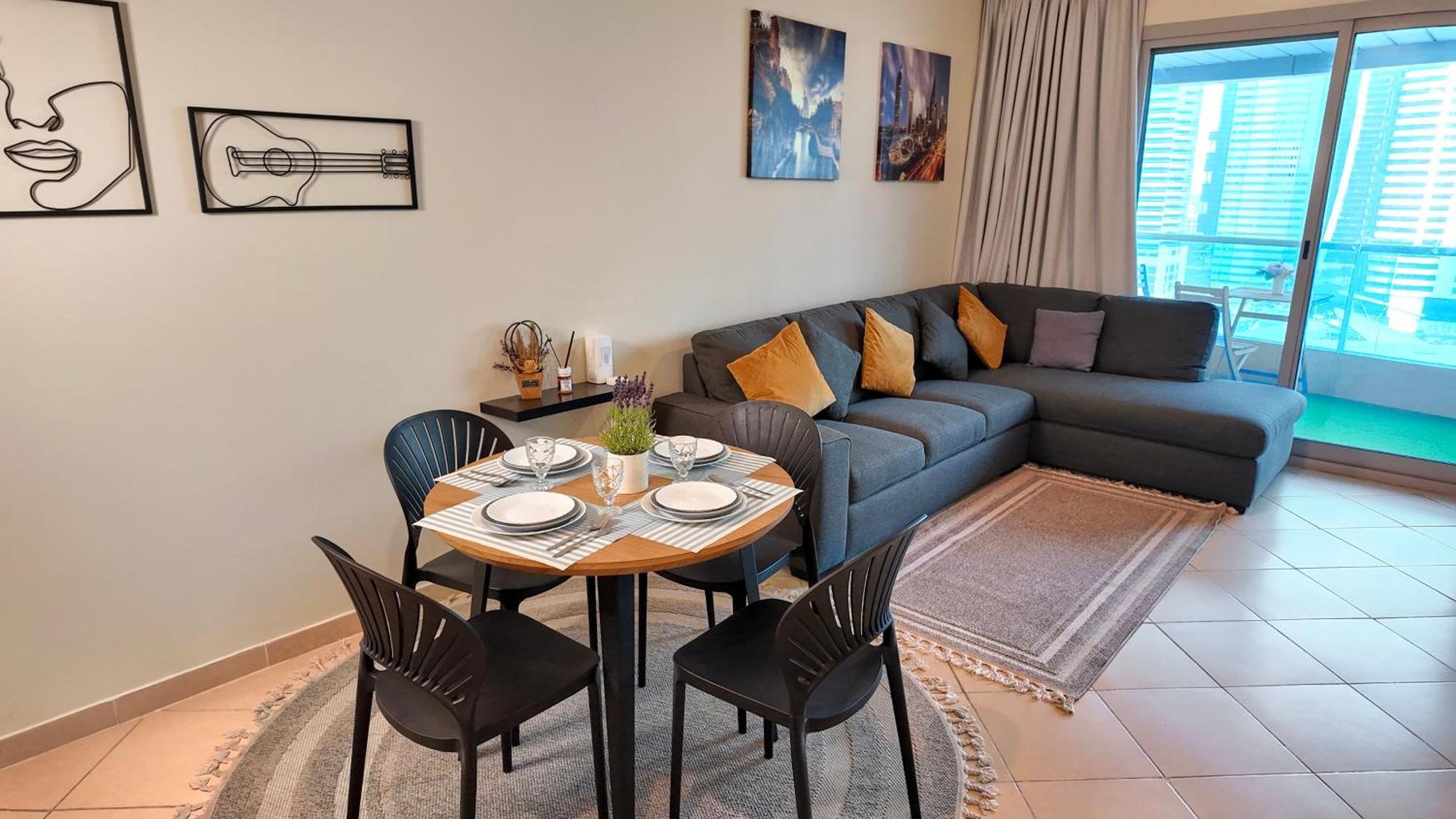 Spacious 2 Bed Apt At Marina High Floor Dubai Bagian luar foto