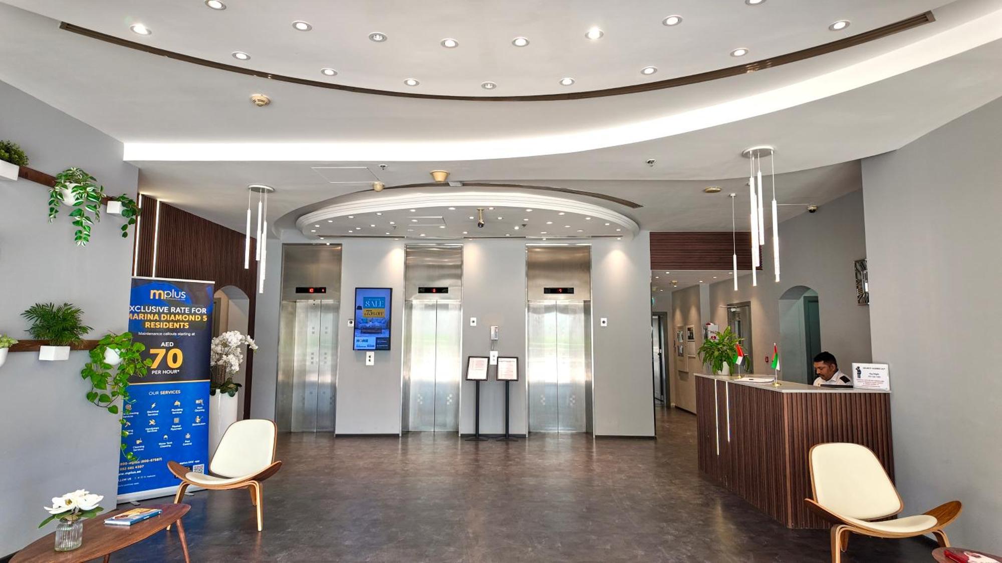 Spacious 2 Bed Apt At Marina High Floor Dubai Bagian luar foto