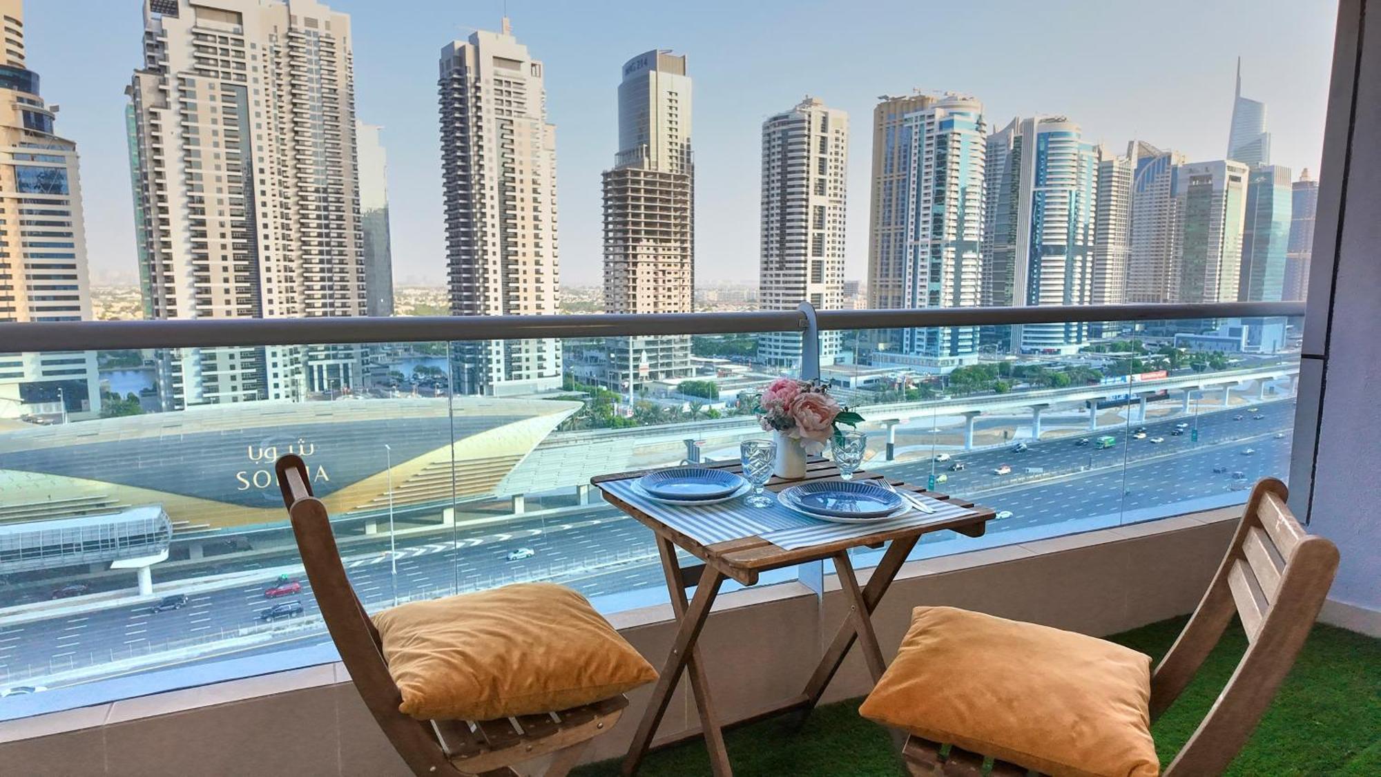 Spacious 2 Bed Apt At Marina High Floor Dubai Bagian luar foto