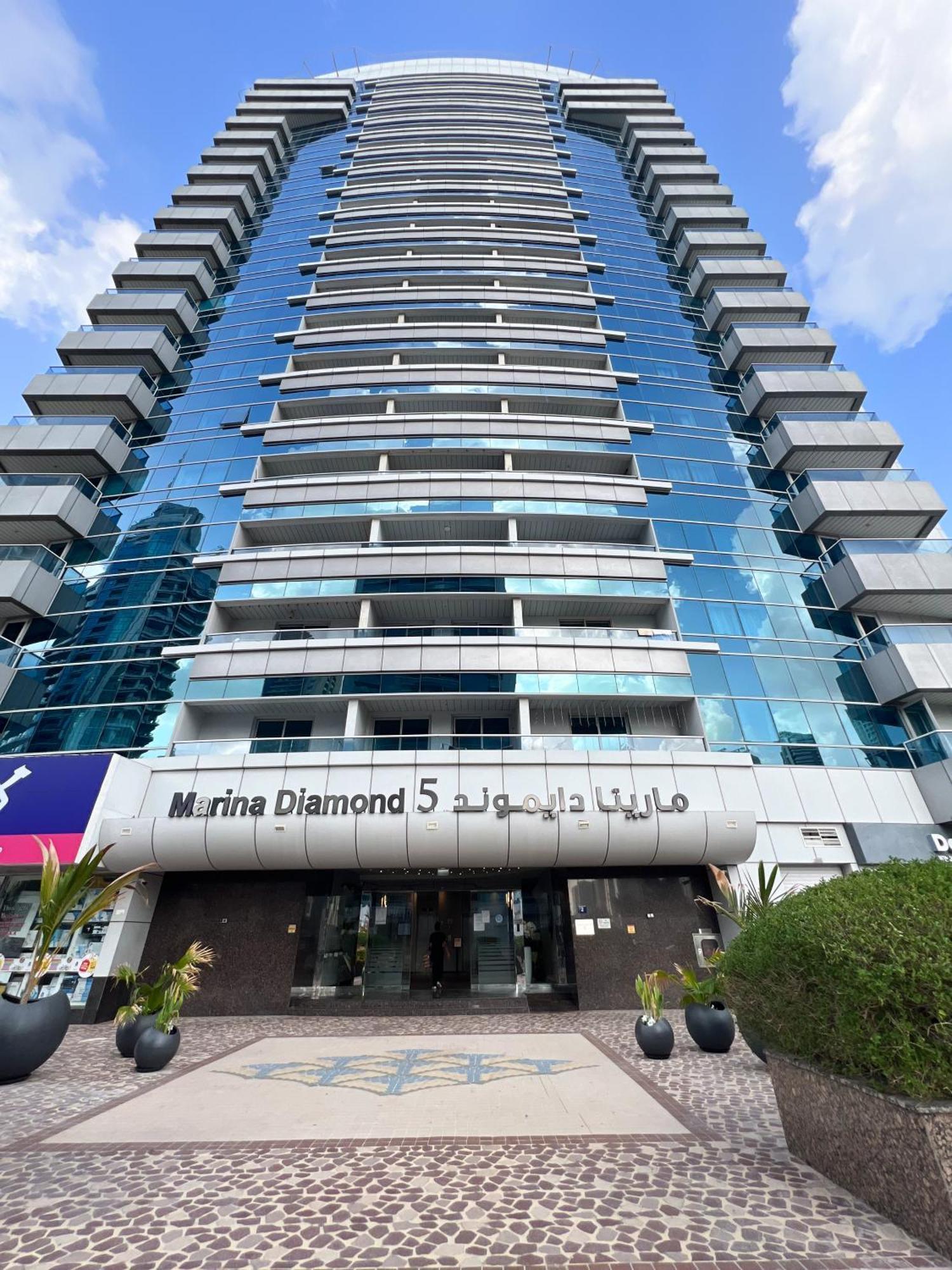 Spacious 2 Bed Apt At Marina High Floor Dubai Bagian luar foto