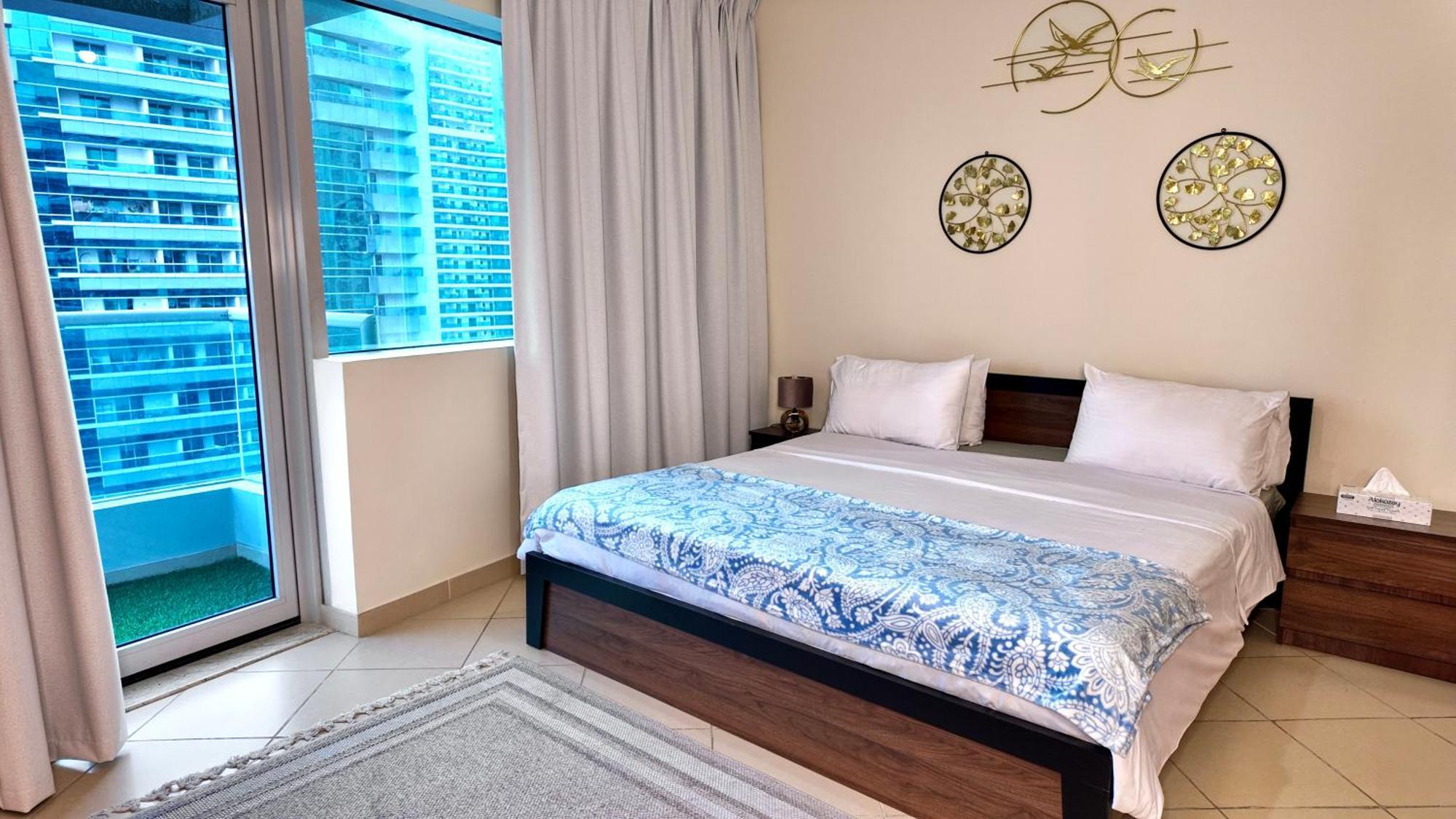 Spacious 2 Bed Apt At Marina High Floor Dubai Bagian luar foto