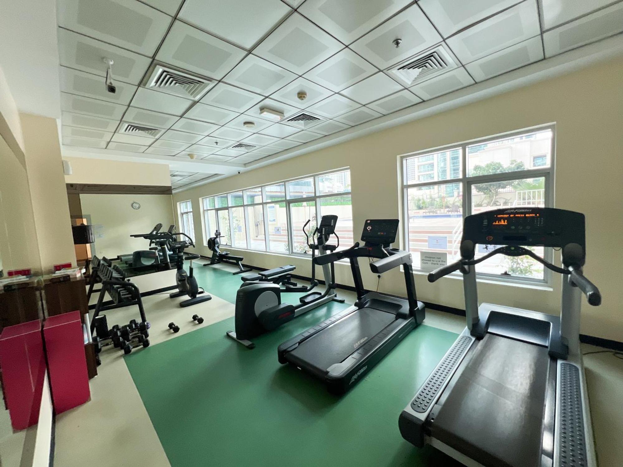 Spacious 2 Bed Apt At Marina High Floor Dubai Bagian luar foto