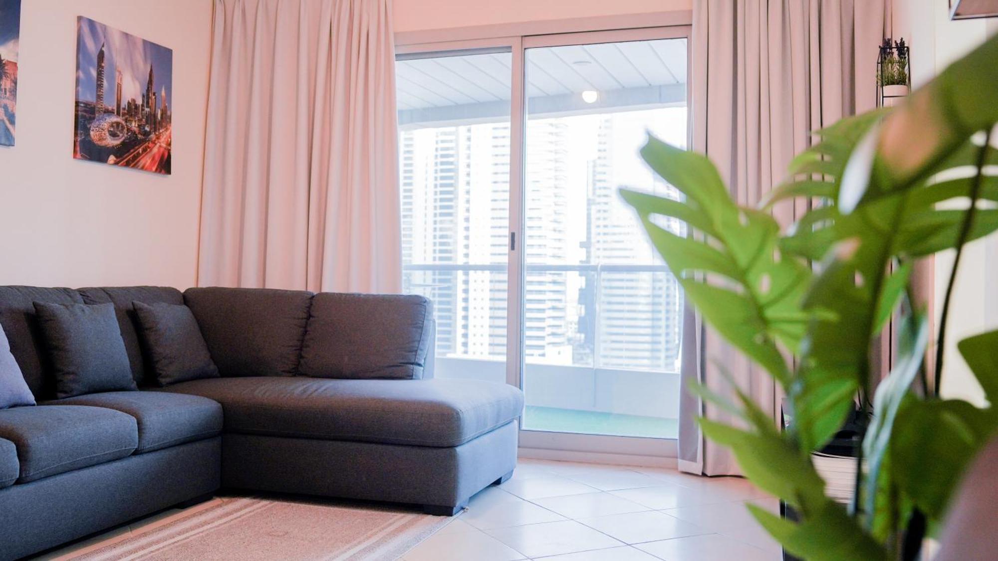 Spacious 2 Bed Apt At Marina High Floor Dubai Bagian luar foto