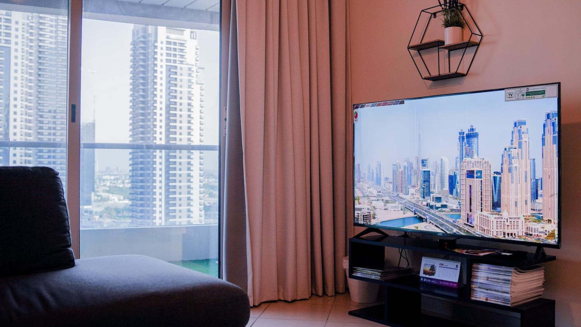 Spacious 2 Bed Apt At Marina High Floor Dubai Bagian luar foto