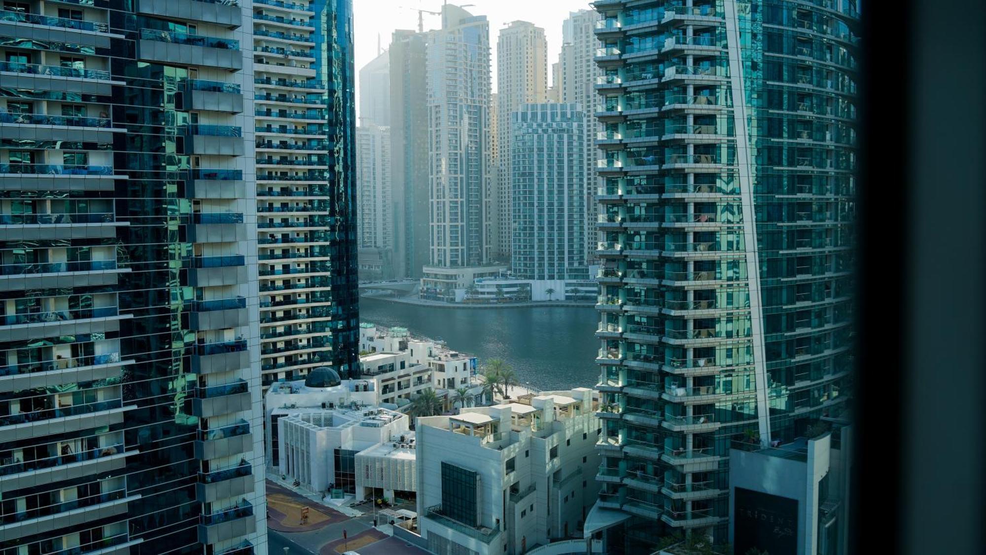 Spacious 2 Bed Apt At Marina High Floor Dubai Bagian luar foto