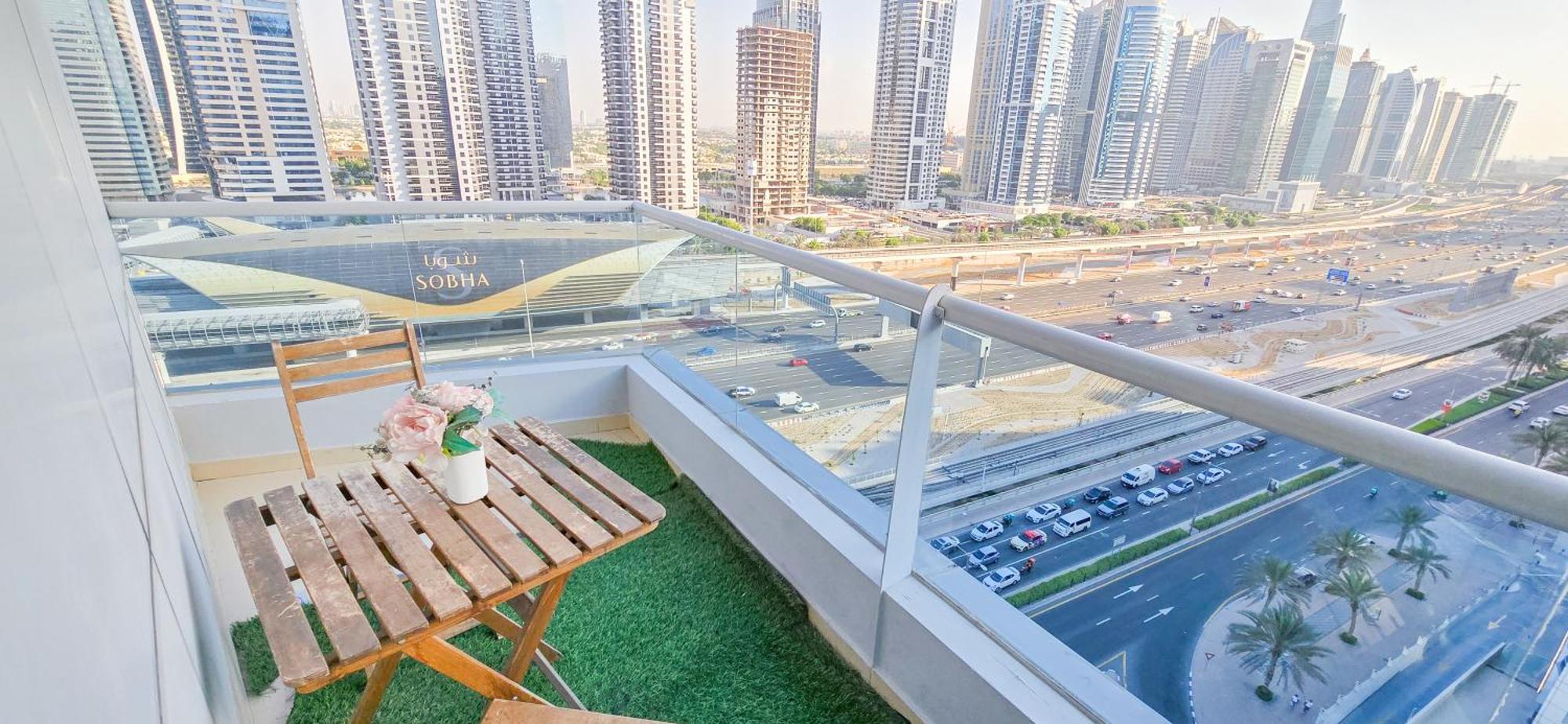 Spacious 2 Bed Apt At Marina High Floor Dubai Bagian luar foto