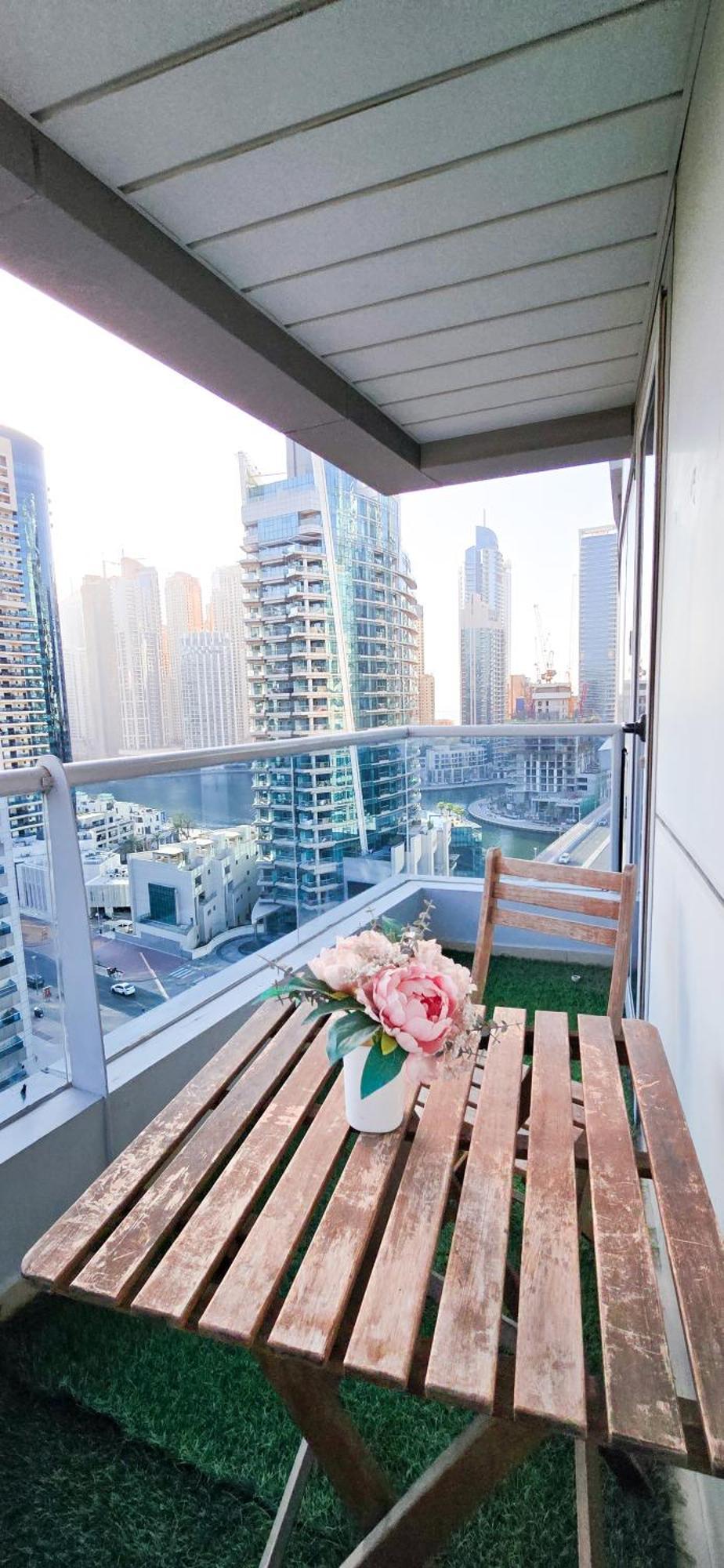 Spacious 2 Bed Apt At Marina High Floor Dubai Bagian luar foto